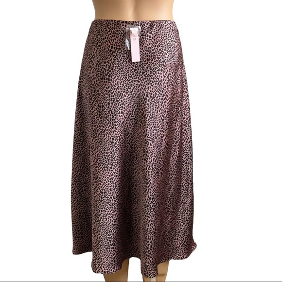 Victoria’s Secret Skirt Slit Satin Feel Side Button Midi Leopard Size 12 NWT - Picture 3 of 8